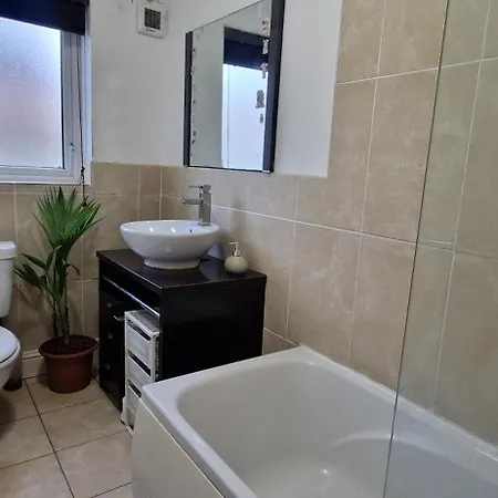 Peaceful & Pet Friendly 200mtrs To Dundrum Centre *