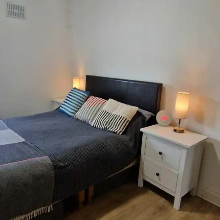 Peaceful & Pet Friendly 200mtrs To Dundrum Centre Dublin