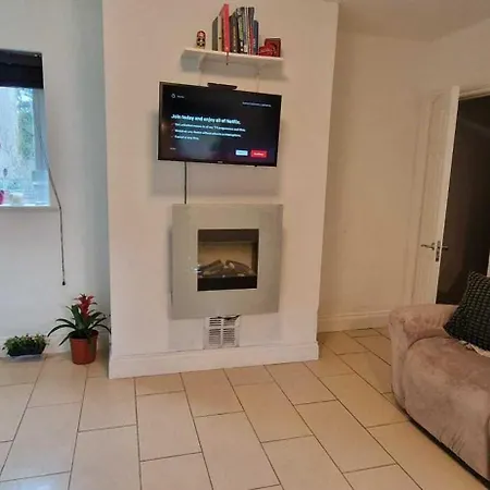 Peaceful & Pet Friendly 200mtrs To Dundrum Centre *