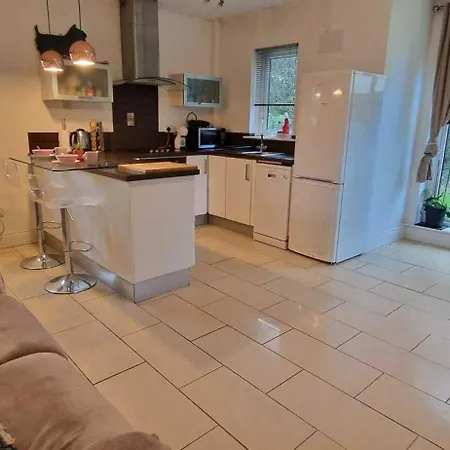 Peaceful & Pet Friendly 200mtrs To Dundrum Centre Dublin