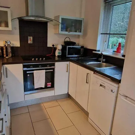 Peaceful & Pet Friendly 200mtrs To Dundrum Centre Apartment *