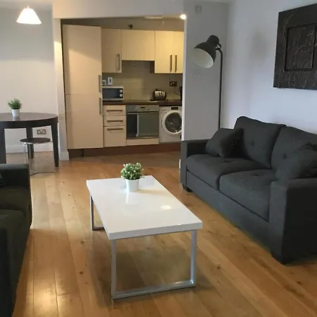 Apartment 2 Bed Near Centre *