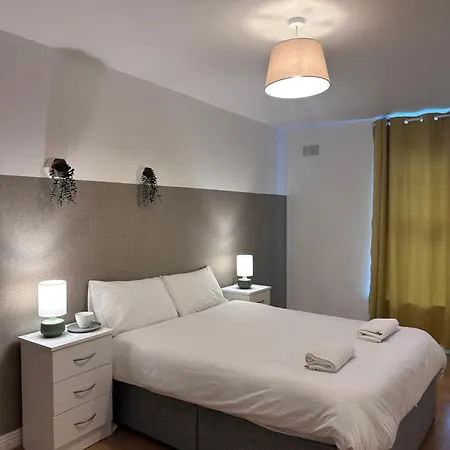 Apartment 2 Bed Near Centre *