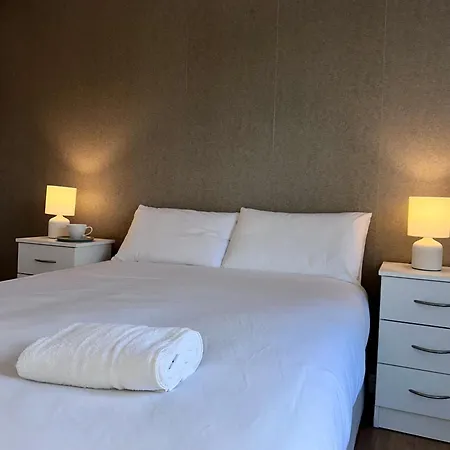 Apartment 2 Bed Near Centre