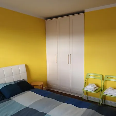 Panzió Yellow *