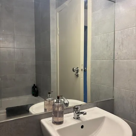 Stylish 4 One Bedroom *