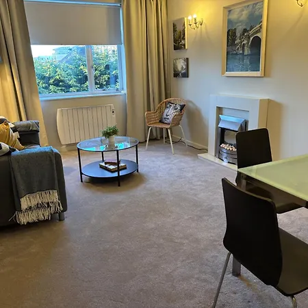 Stylish 4 One Bedroom *