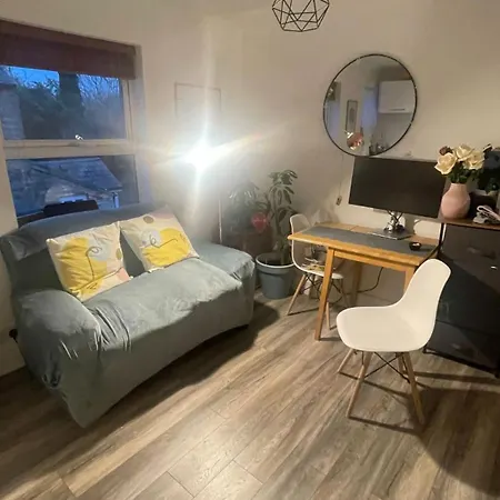 Apartment Small 1 Bedroom Near Centre