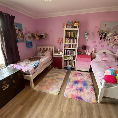 Holiday home Large & Colourful Family 4bd With Kids Playground Dublin