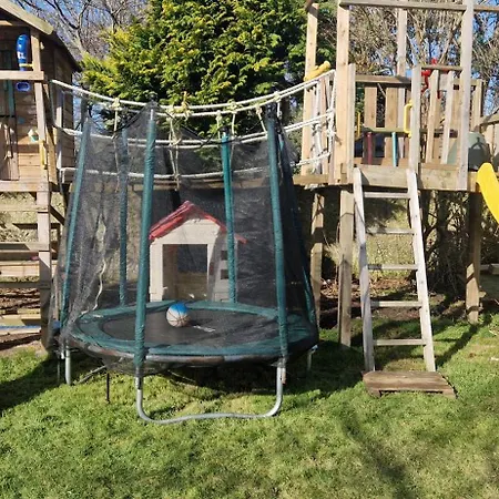 Holiday home Large & Colourful Family 4bd With Kids Playground *
