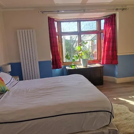 Large & Colourful Family 4bd With Kids Playground * Dublin