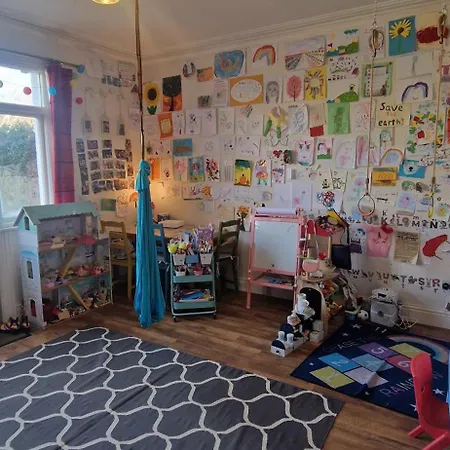 Large & Colourful Family 4bd With Kids Playground Dublin