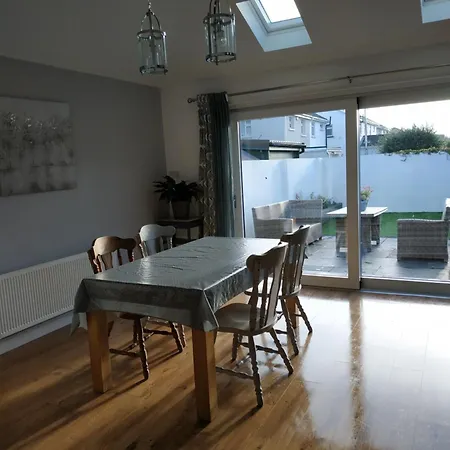 4 Bed Modern Spacious House South *