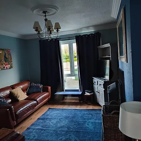 4 Bed Modern Spacious House South Holiday home *