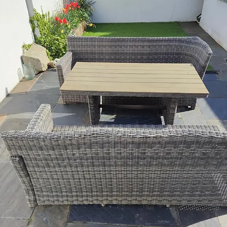 4 Bed Modern Spacious House South