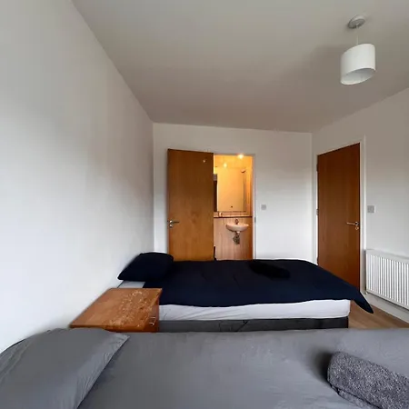 Superb En-suite Triple Guest house *