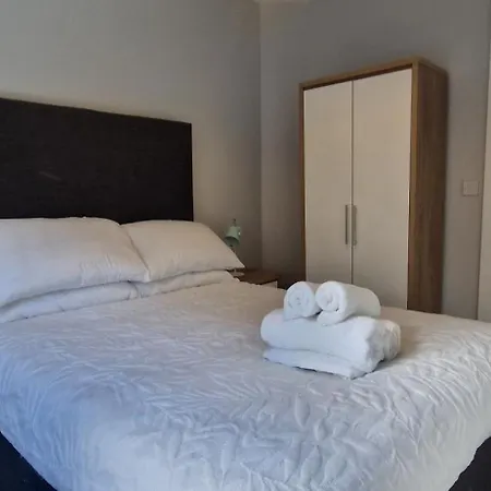 New Updated 2bd In Prime Spot At Docklands Apartment *