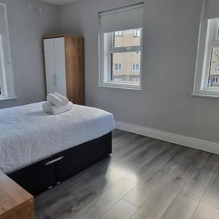 Apartment New Updated 2bd In Prime Spot At Docklands