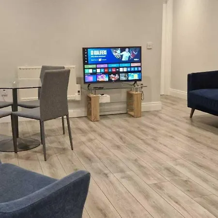 New Updated 2bd In Prime Spot At Docklands Dublin