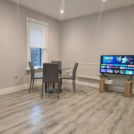 New Updated 2bd In Prime Spot At Docklands * Dublin