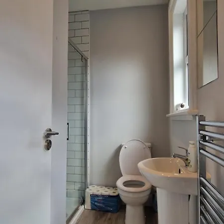 New Updated 2bd In Prime Spot At Docklands
