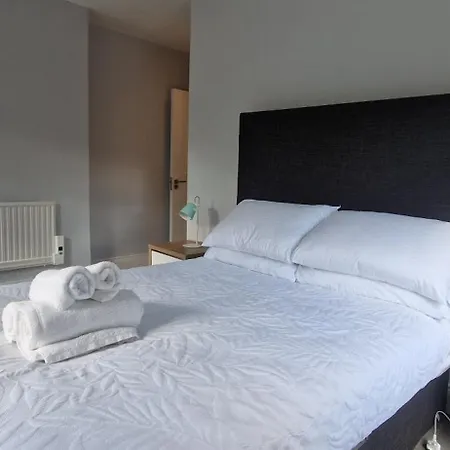 New Updated 2bd In Prime Spot At Docklands Apartment *