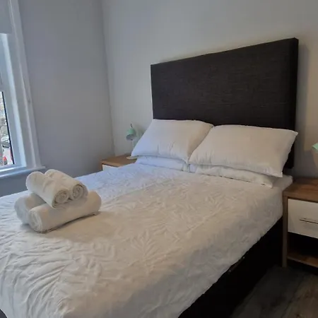 New Updated 2bd In Prime Spot At Docklands Apartment