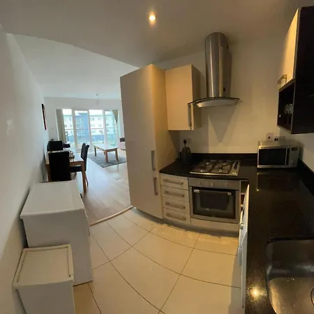 בית הארחה Superb Double Near Airport *