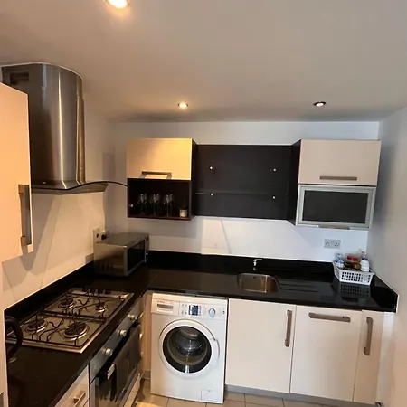 בית הארחה Superb Double Near Airport *