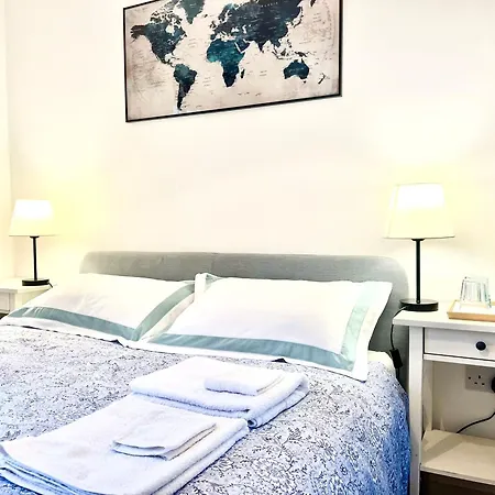 Entire In Exclusive Neighborhood - Comfortably Sleeps Up To 6 Guest Apartment