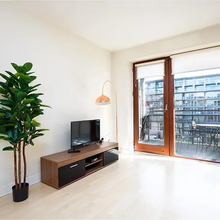 Scandinavian-inspired 2bed Near River Liffey Dublin