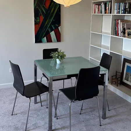 Apartment Stylish 4 One Bedroom