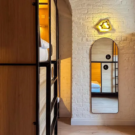 Gardiner House Hostel *