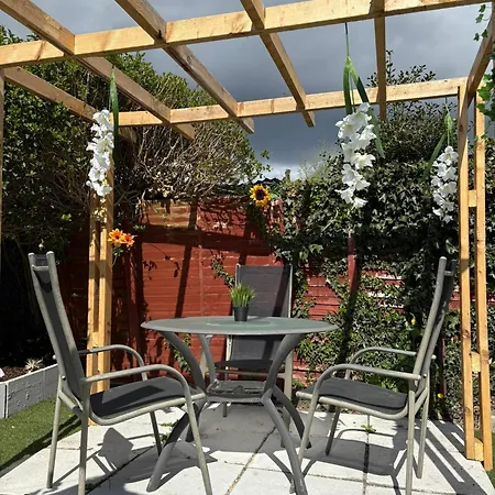 Superb Triple Near Airport - 1 Guest house