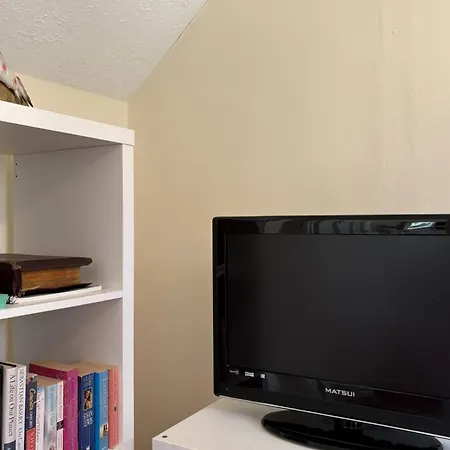 Superb Triple Near Airport - 1 Guest house