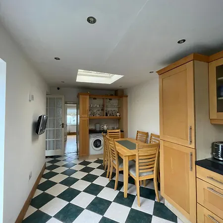 Guest house Superb Triple Near Airport - 1
