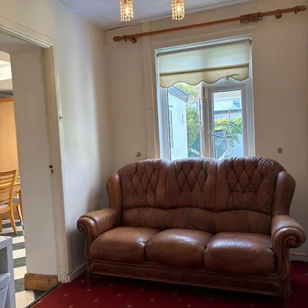Guest house Superb Triple Near Airport - 1 Dublin
