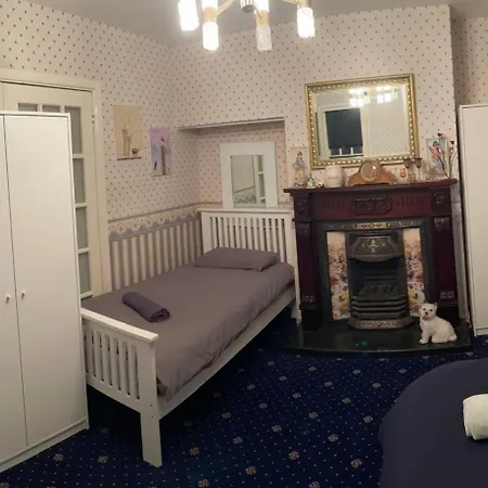 Superb Triple Near Airport - 1 Guest house *