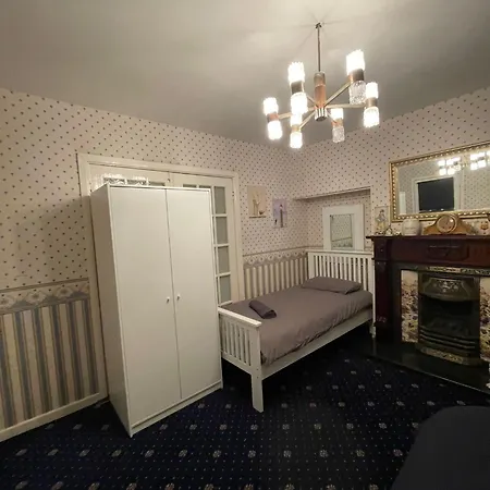 Guest house Superb Triple Near Airport - 1