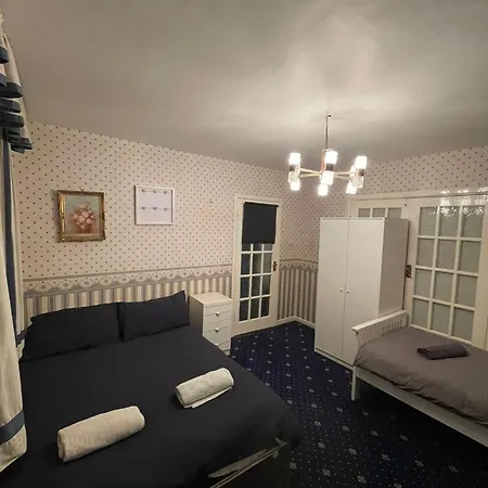 Superb Triple Near Airport - 1 Guest house Dublin