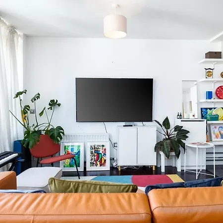 2br Balcony, Plants & Electric Piano Appartamento *