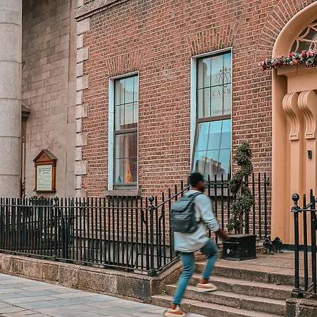 Gardiner House Hostel *