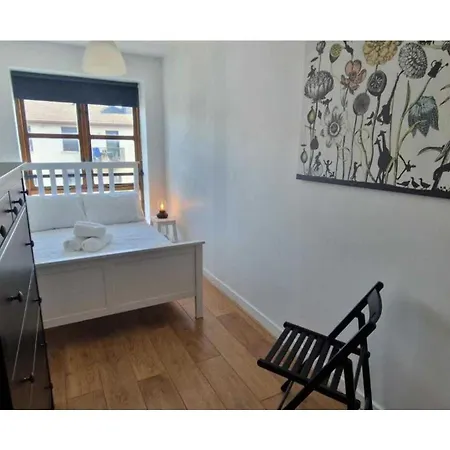 Large 2bd At Trendy Portobello Centre *