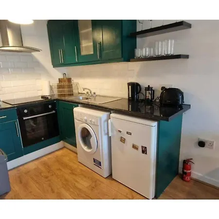Large 2bd At Trendy Portobello Centre Apartment