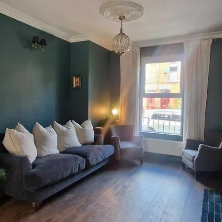 Spacious Family Haven On Edge Of Centre Holiday home *