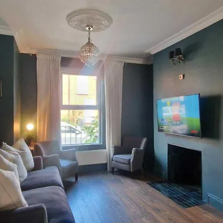 Holiday home Spacious Family Haven On Edge Of Centre