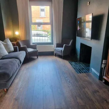 Spacious Family Haven On Edge Of Centre Feriehus