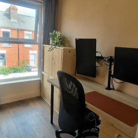 Holiday home Spacious Family Haven On Edge Of Centre *