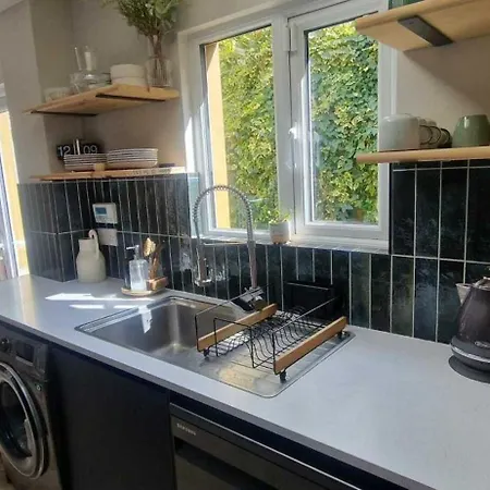 Spacious Family Haven On Edge Of Centre *