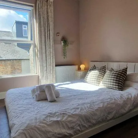 Spacious Family Haven On Edge Of Centre *